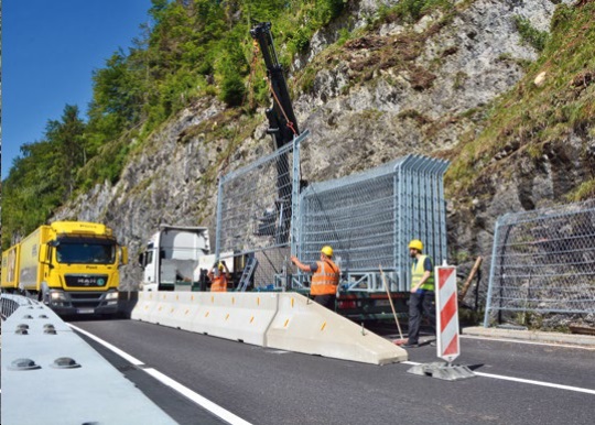 Die Installation in Schneizlreuth / Traunstein erfolgte ohne Strassensperrung in lediglich 4 Stunden.