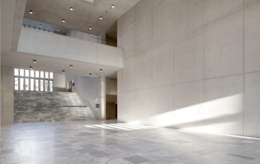 Das moderne Museumsgebäude zeichnet sich durch hervor- ragende Sichtbetonergebnisse im gesamten Gebäude aus. ( Juliet Haller Amt für Städtebau Zürich)