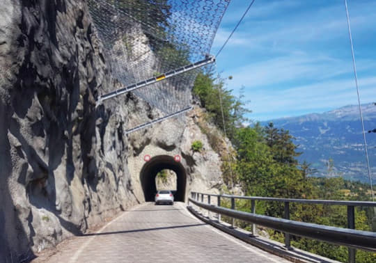 Das CANOPY-System SC-500 – hier in Vercorin/Wallis – erlaubt www.geobrugg.com/canopy einen nahezu ungehinderten Blick nach oben.