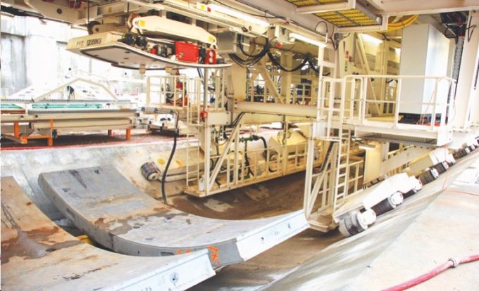 Tübbinge beim Tunnel- ausbau in schwieriger Geologie