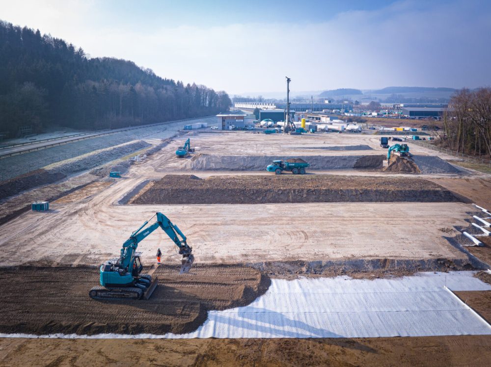 In Eclépens entsteht auf 22'500 m3 Raum eine neue, mustergültige Iveco-Filiale, die den Bedürfnissen der Mitarbeitenden ebenso gerecht wird wie den Anforderungen der Kundschaft. (Foto: pd)