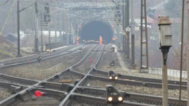 Das Foto vom 24. Januar 2015 zeigt das Südportal des Hauenstein-Basistunnels bei Trimbach, der damals wegen der Weichenerneuerungen gesperrt war. (Foto: SBB)