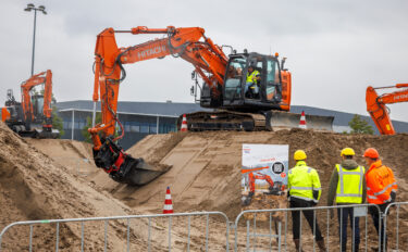 Hitachi Fahrermeisterschaft in Amsterdam mit den neuesten Serie-7 Maschinen. (Foto: zvg)