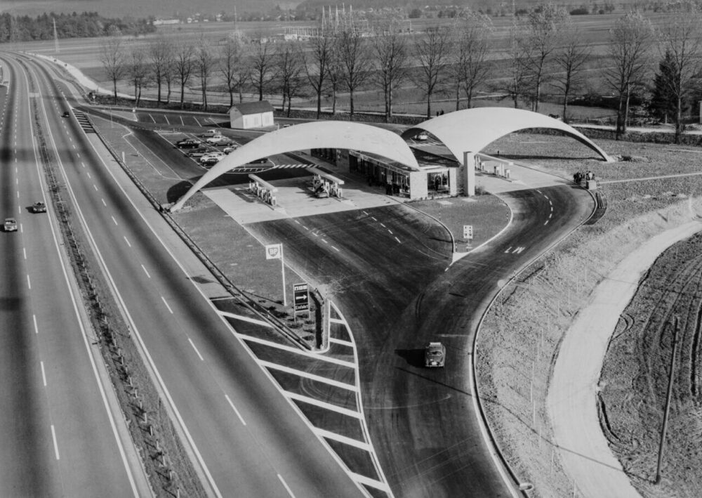 Die Autobahnraststätte Deitingen Süd kurz nach der Eröffnung 1968. (Foto: Bildarchiv ETH Bibliothek)