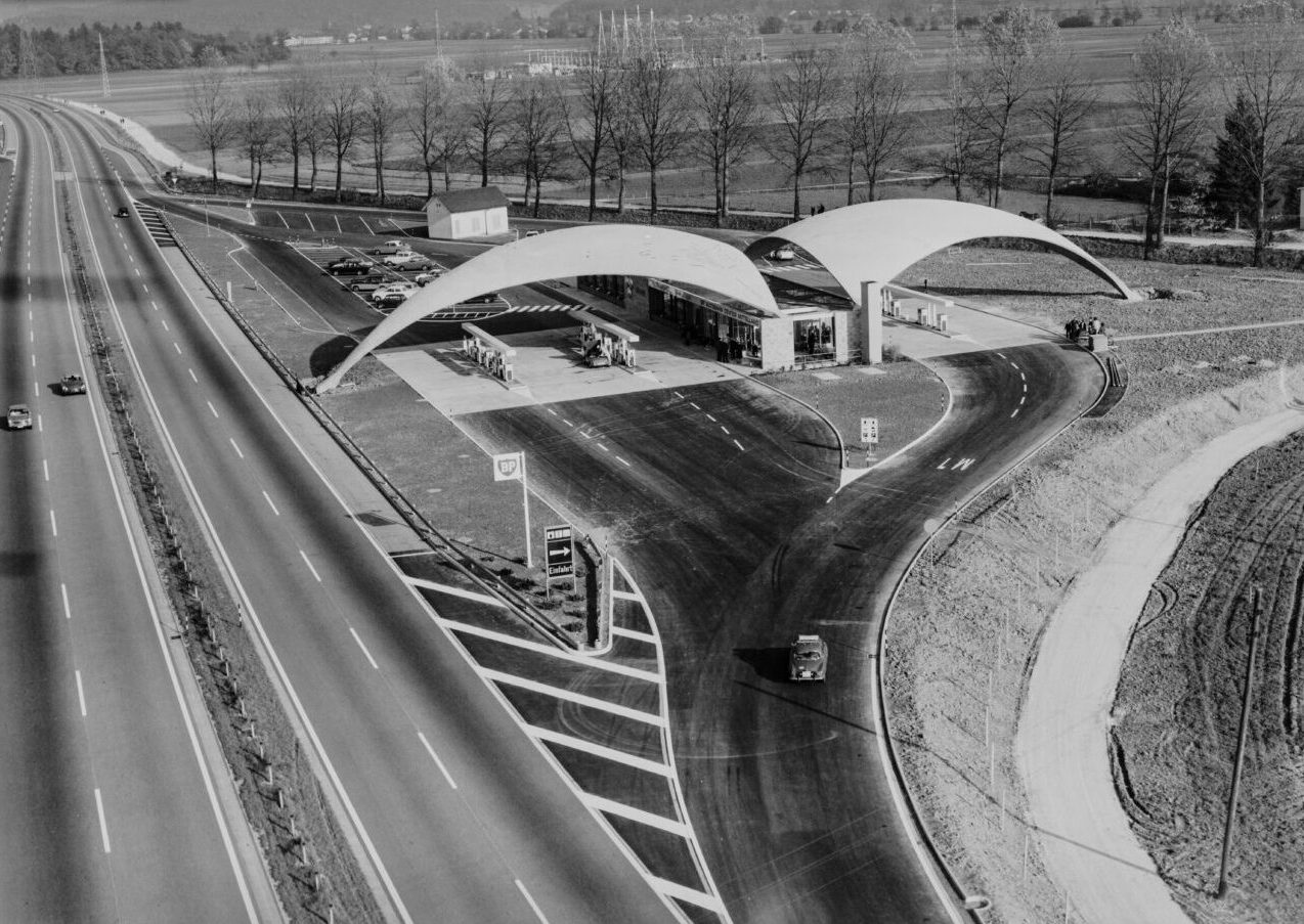 Die Autobahnraststätte Deitingen Süd kurz nach der Eröffnung 1968. (Foto: Bildarchiv ETH Bibliothek)