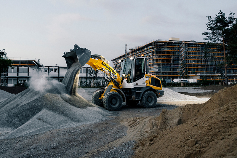 Der L 507 E ist der erste elektrifizierte Radlader der Firmengruppe. Dank dem batterieelektrischen Antrieb stösst dieser keine CO2-Emissionen aus und die Lärmemissionen sind gering. (Foto: pd)