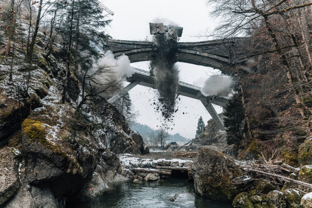 Sprengung der alten Chlusbodenbrücke