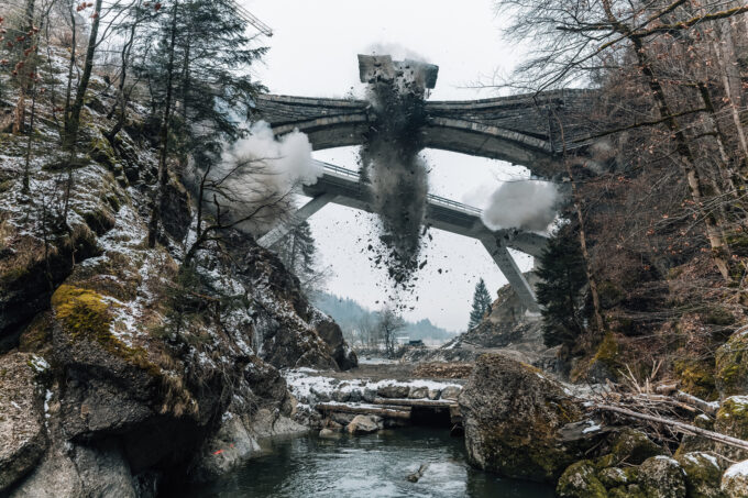Sprengung der alten Chlusbodenbrücke