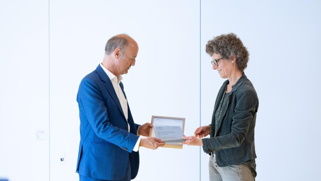 Übergabe des Platin-Labels gemäss «Standard Nachhaltiges Bauen Schweiz». (Foto: Hochbauamt Kanton Zürich, Fabian Guggenbühl)