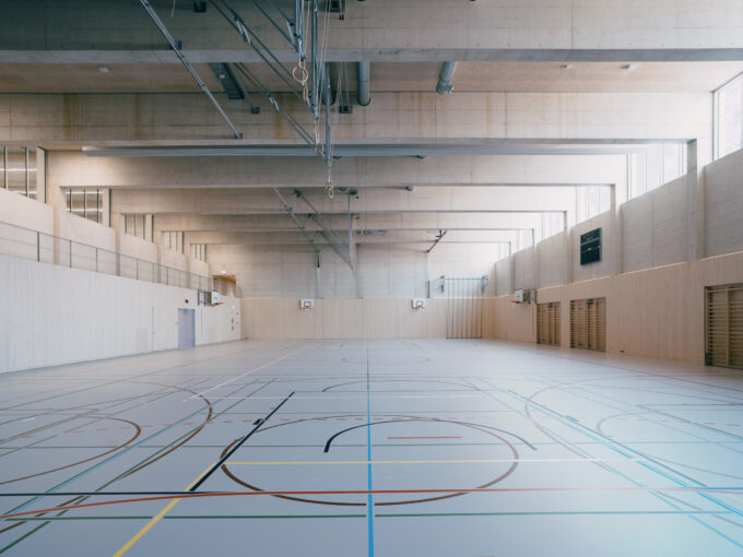 Blick in die Doppel-Sporthalle. (Foto: Stadt Zürich)