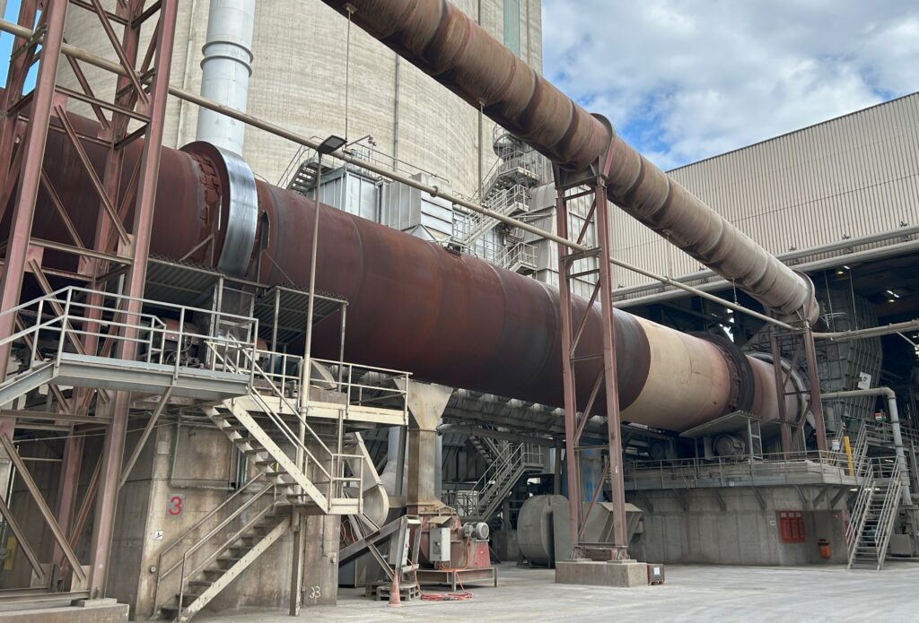 Dank der gezielten Verringerung des Klinkeranteils und die Zugabe alternativer Bestandteile verbessert sich die CO2-Bilanz des neu lancierten Betons erheblich. (Foto: pd)