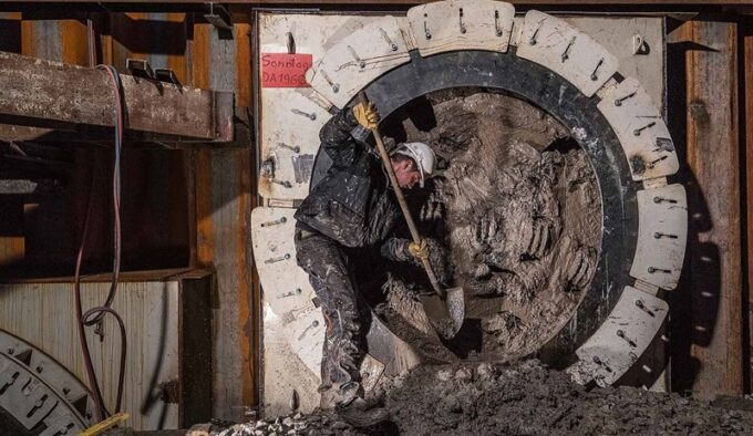 Durchstich beim Zielschaft Aabachstrasse. (Foto: Stefan Busslinger)