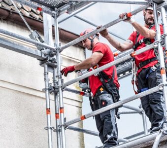Ob Dachdecker oder Maler, Zimmerer oder Stuckateur, für jedes Gewerk bietet Layher das passende Gerüstsystem. (Foto: pd)