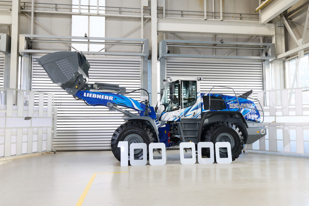Die feierliche Schlüsselübergabe des L 550 X-Power fand im Werk Bischofshofen statt. (Foto: pd)