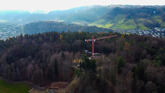Die teils über 100 Jahre alten Wasserreservoiranlagen im Chopfholz in der Gemeinde Rüschlikon (ZH) werden bis Ende 2027 durch Neubauten mit grösserer Speicherkapazität ersetzt. (Foto: pd)