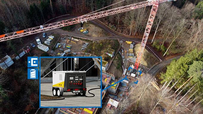 Der mobile, batteriebasierte Energiespeicher sichert den Kranbetrieb auf der Waldbaustelle. (Foto: pd)