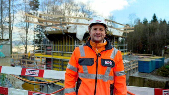 Bauführer Beat Spörndli sieht im Energiespeicher eine zukunftsfähige Lösung, besonders für abgelegene Baustellen mit eingeschränkter Stromversorgung. (Foto: pd)
