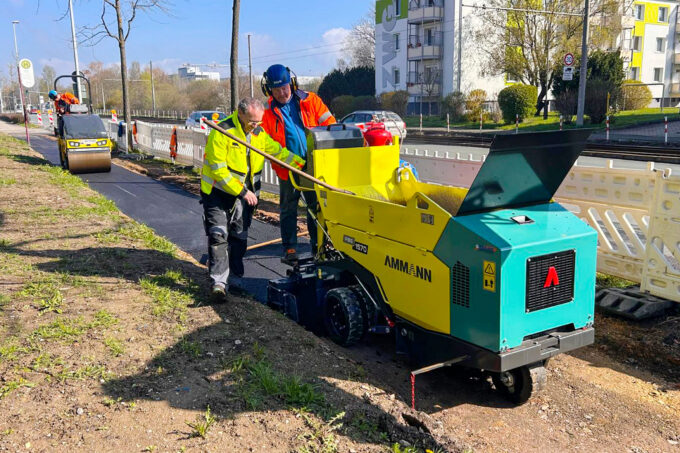 Das gesamte Team wurde im Baustelleneinsatz von den Experten eingewiesen. (Foto: pd)