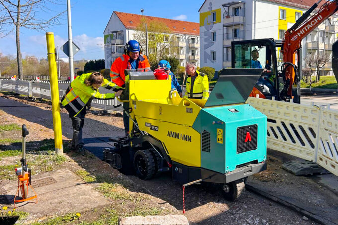 Mit dem Ammann Minifertiger ABG 1570 lassen sich Rad- und Fusswege asphaltieren. (Foto: pd)