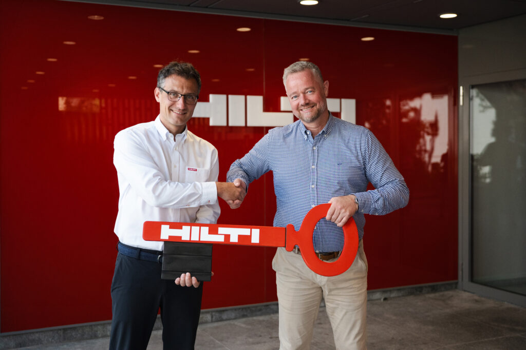 Damien Schmutz (l.) hat am 1. Juli 2026 die Leitung von Hilti Schweiz übernommen. (Foto: pd)