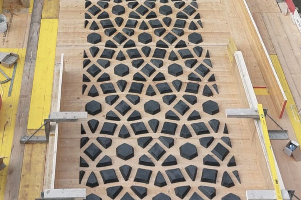 Der Vor-Ort-Guss war dank des thermoplastischen Kunststoffgranulats und der robusten Druckmethode sowie präzisen CNC-Bearbeitung möglich.