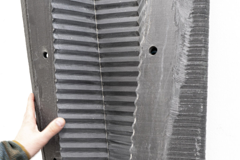 Der Hochleistungskunststoff Sika Biresin TP 103 erlaubte die Produktion von komplexen Schalungselementen für die 2,4 Meter hohe Säule mit ihrem anspruchsvollen Design.