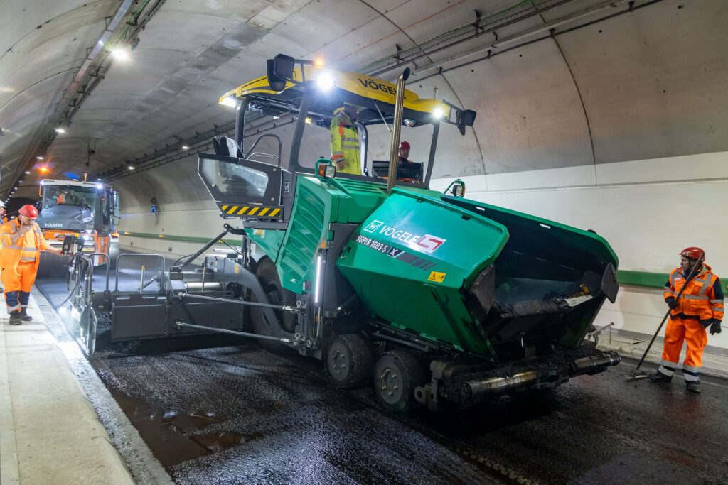 Der Super 1803-5 X ist der leistungsfähigste Radfertiger von Vögele. (Foto: pd)