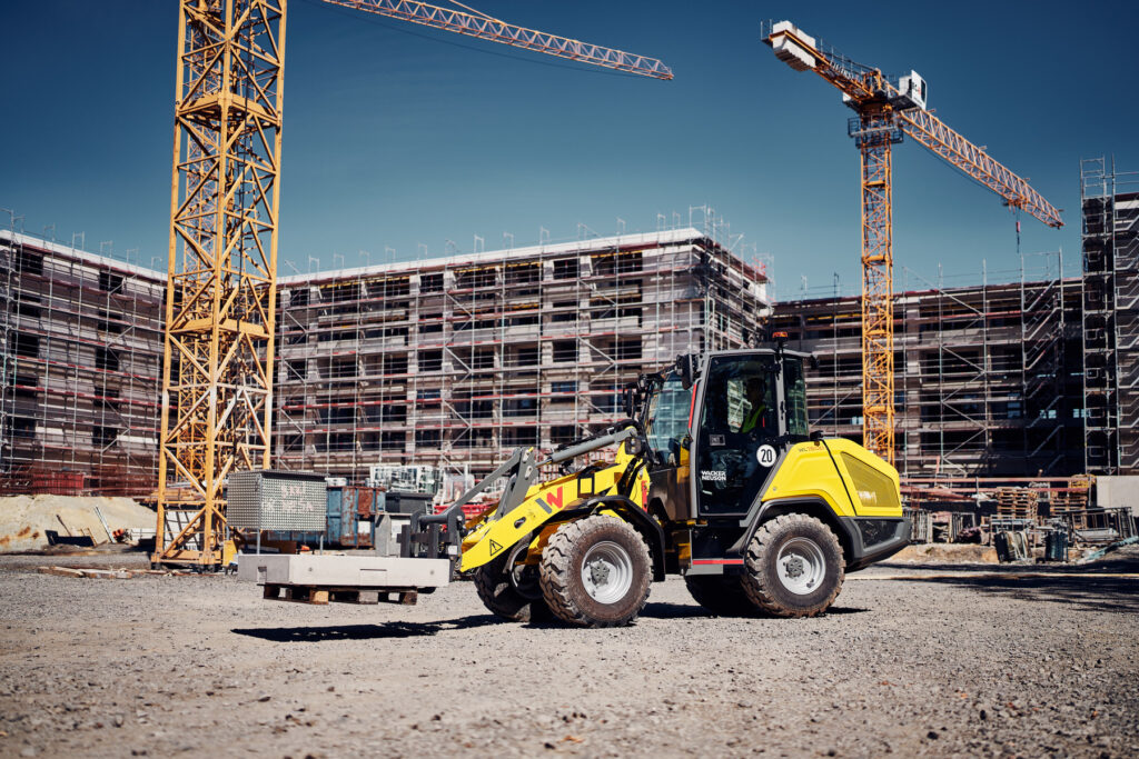 Der Radlader WL 750p verbindet Schubkraft, Wendigkeit und hohen Fahrerkomfort auf der Baustelle. (Foto: pd)